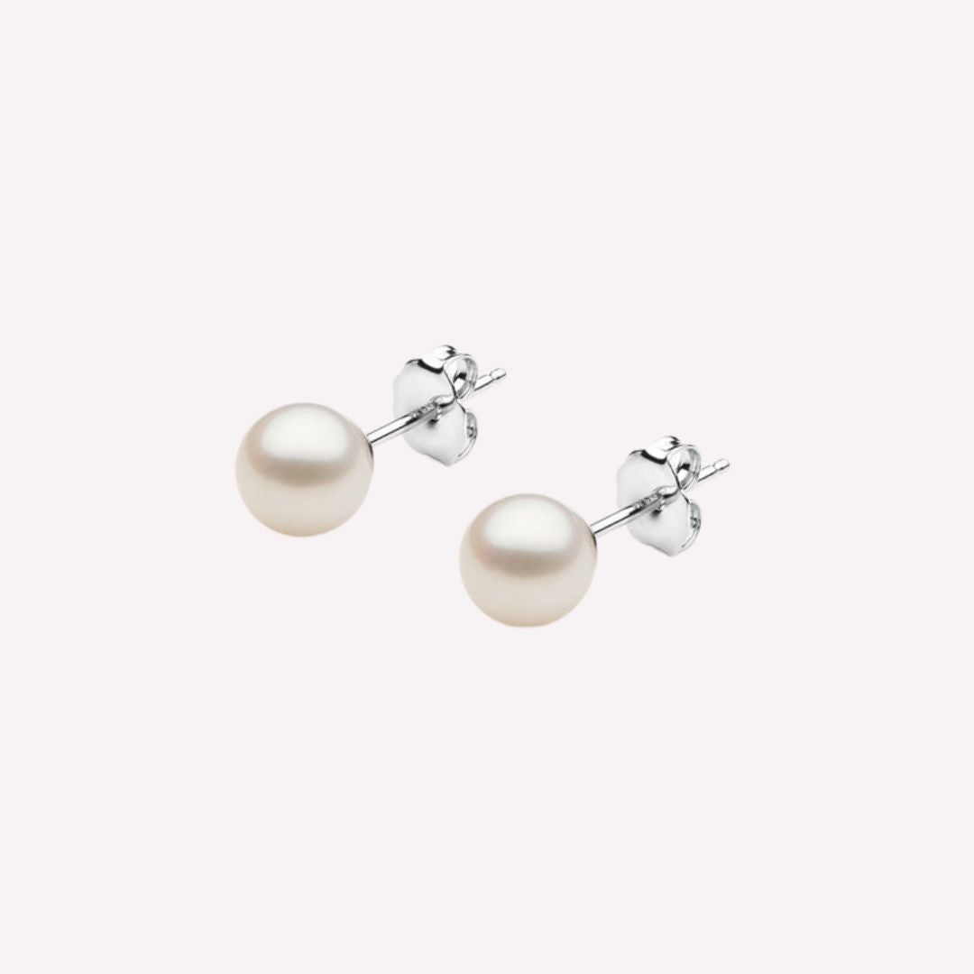 Minimal Pearl Stud in 92.5 Sterling Silver