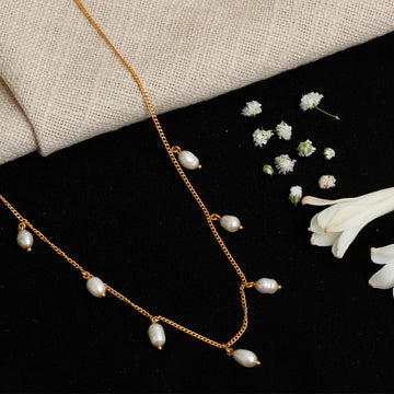 Pearl Droplet Necklace